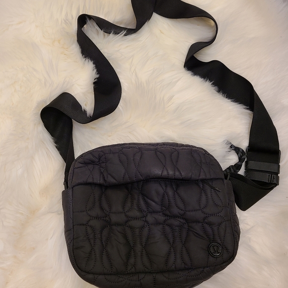 Lululemon crossbody bag - Picture 2 of 12